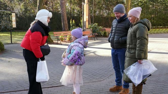 Barwy szczęścia odc. 2650. Oliwka (Wiktoria Gąsiewska), Maja (Pola Żak), Sabina (Barbara Jonak), Kazik (Grzegorz Mielczarek) 