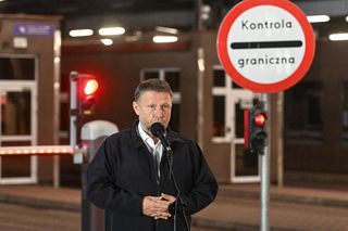 Terespol. Konferencja prasowa ministra Marcina Kierwińskiego.