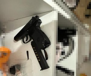 „Wnuczkowie” z narkotykami i bronią za kratami! Policja zatrzymała groźnych oszustów