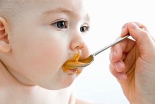 Rozszerzanie diety dziecka - gotowe dania i soki dla niemowląt