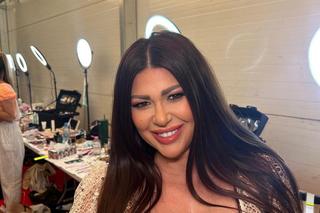 Iwona Węgrowska aż pęka jej sukienka