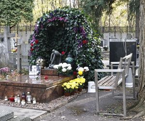 Przy grobie Kory czuwają najbliżsi