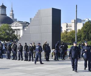 Pomnik smoleński w Warszawie 