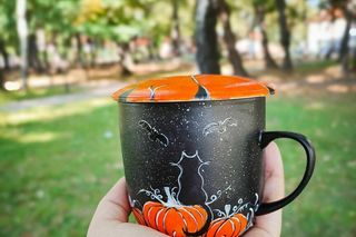 Kubki z motywem jesieni