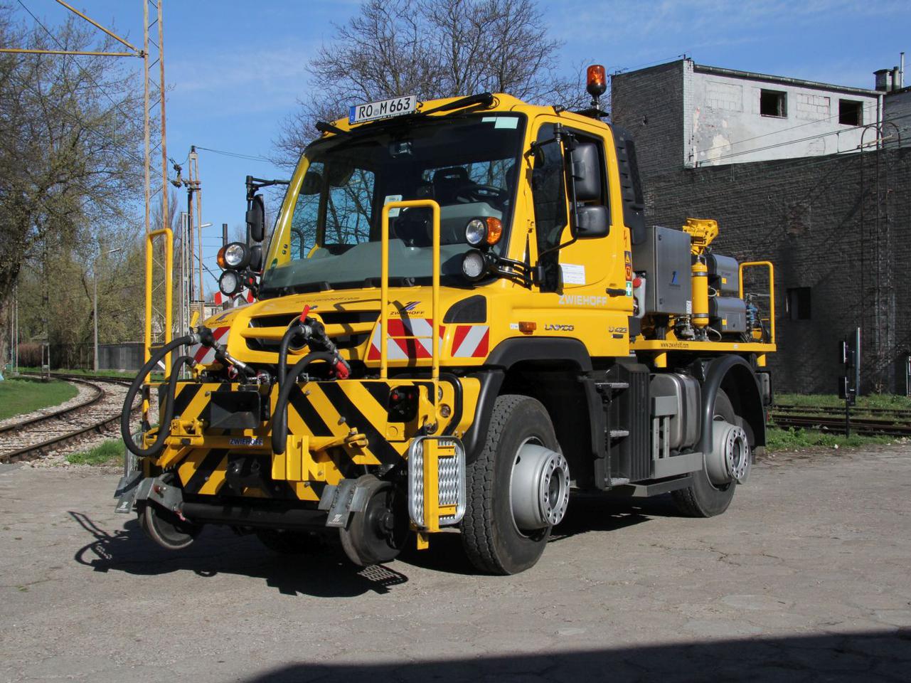 Specjalistyczny Mercedes Unimog