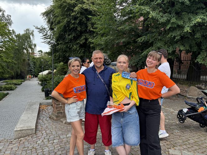 Tłumy przyjezdnych i uśmiechy na twarzach. Wakacyjny patrol Eska Summer City na olsztyńskiej Starówce
