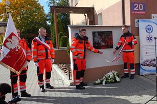 Pacjent zasztyletował ratownika medycznego w Siedlcach. Tak upamiętnili go koledzy. Piękny gest