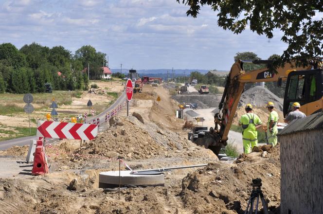 Trwa rozbudowa DK74 na odcinku  Gorajec-Szczebrzeszyn. Jaki jest postęp prac? [GALERIA]