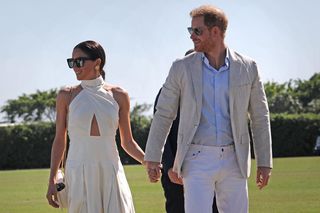 Harry i Meghan koszmarnie wyśmiani. Do trzeciego świata w ciuchach za dziesiątki tysięcy funtów