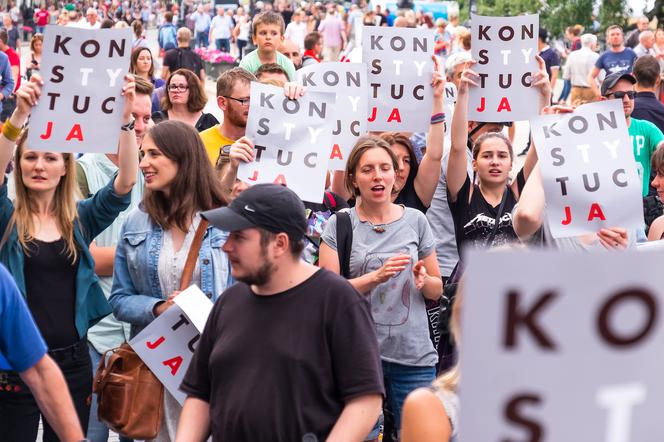 Radom. Pobiły go osoby związane z Młodzieżą Wszechpolską? Szokujące zarzuty pod adresem... sądu