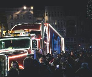 Świąteczna ciężarówka Coca-Coli w Rzeszowie. O której godzinie i gdzie zaparkuje konwój? 