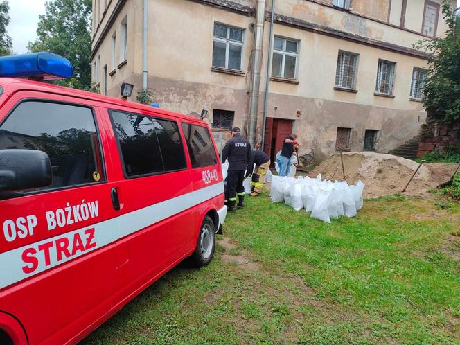 Alarm na Dolnym Śląsku. Ogromna ulewa nad regionem, w Kłodzku apelują o robienie zapasów wody. Relacja live