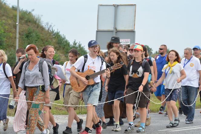 Śpiewający dzień lubelskich pątników na szlaku do Jasnej Góry!