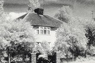 Okładka singla Live Forever