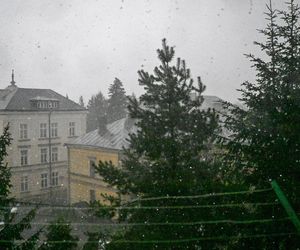 Potężne burze nad Podkarpaciem. Grad, wicher i potoki deszczu, jak w środku lata!