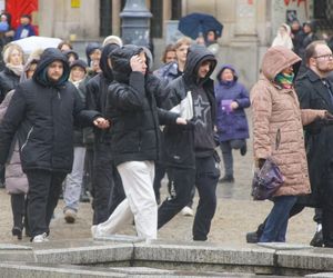 Polonez dla Fredry 2025 we Wrocławiu. Maturzyści zatańczyli na Rynku [ZDJĘCIA]