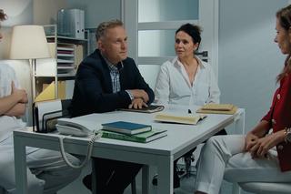 M jak miłość odc. 1689. Ewa Kalinowska (Anna Kerth), Artur Rogowski (Robert Moskwa), Marysia (Małgorzata Pieńkowska), Łukasz (Jakub Józefowicz)