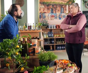 Barwy szczęścia, odcinek 3234: Borys (Jakub Wieczorek), Aldona (Elżbieta Romanowska)