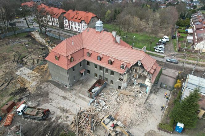 W Mysłowicach trwa wyburzanie budynku ZSP nr 3