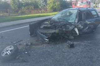 Poważny wypadek w Rędzinach. Doszło do czołowego zderzenia. Jedna osoba została ranna
