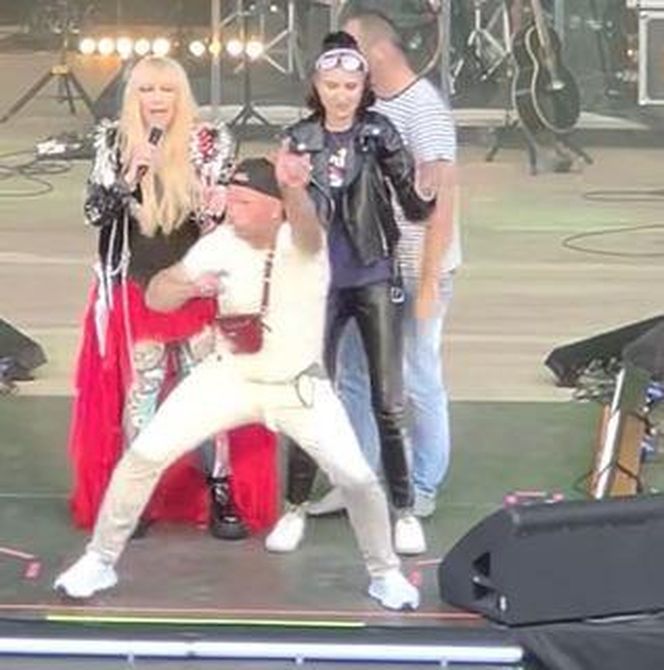 Facet wtargnął na scenę podczas koncertu Maryli Rodowicz. Ochroniarz nie zdążył