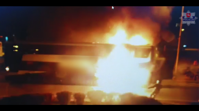 Lubelskie: Autokar spłonął w centrum miasta