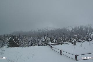 Opady deszczu to nic. W Tatrach nadal biało. Zima nie odpuszcza! [ZDJĘCIA]