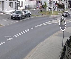Groza na przejeździe. Samochód potrącił 14-letnią dziewczynę