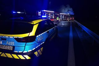 Śmiertelny wypadek na DK 74 pod Wieluniem. Kierowca mazdy zderzył się z tirem i spłonął [ZDJĘCIA].