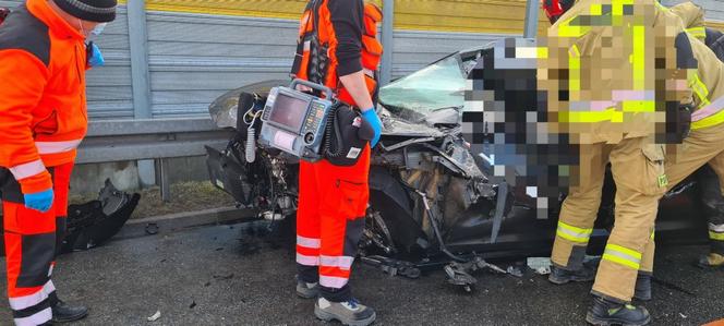 40-latek zginął na A1 wbijając się luksusowym Audi pod naczepę