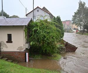 Ewakuacja mieszkańców Lądka-Zdroju. Wylała rzeka Biała Lądecka