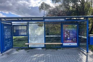 W Krakowie coraz częściej dochodzi do dewastacji przestanków