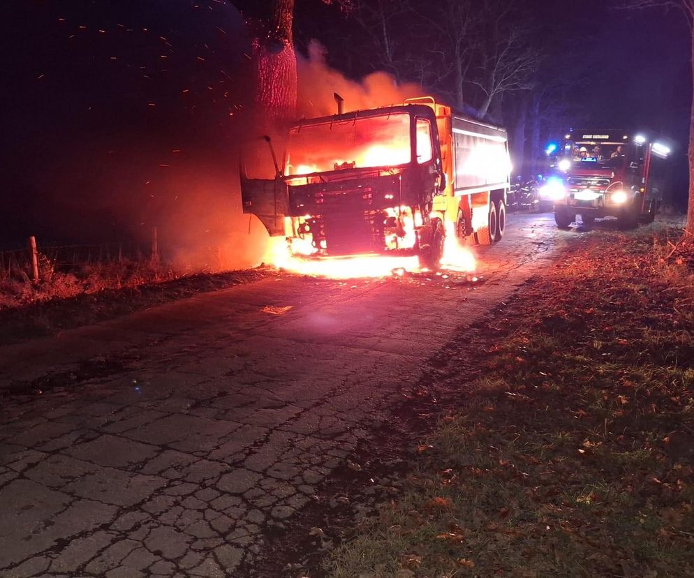 Ciężarówka płonęła jak pochodnia! Droga była zablokowana