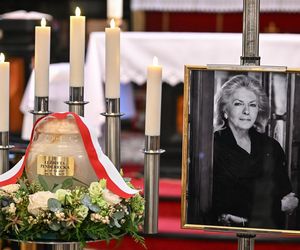 Pożegnali wielką damę polskiej kultury. Kidawa-Błońska przesłała piękny wieniec