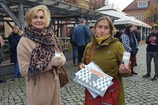 Znicze, minuta ciszy. #AniJednejWięcej w Lesznie