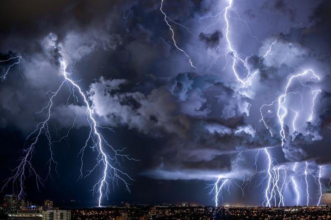 Pogodowy koszmar wrócił. Alert III stopnia! Burze, nawałnice, a nawet trąby powietrzne