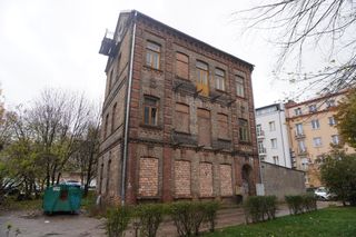 Opuszczona zabytkowa kamienica przy ul. Sienkiewicza w Białymstoku