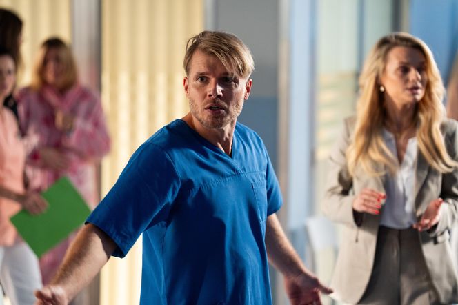 Na dobre i na złe, odcinek 955: Koniec Begera w Leśnej Górze! Agata zwolni Maksa po pogrążającym go raporcie Dominiki - ZDJĘCIA