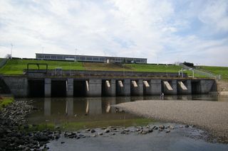 Ujście zbiornika Otmuchów w 2011 r., przy niskim stanie wody