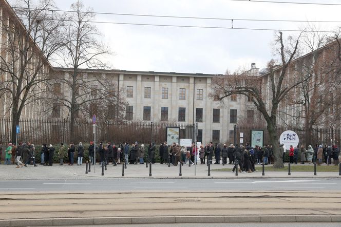 Warszawiacy szturmowali muzeum. Gigantyczne kolejki w ostatnim dniu wystawy obrazów Chełmońskiego