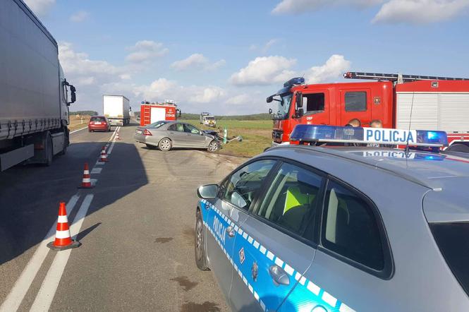 Podlaskie. Renault wyjechało z podporządkowanej. Dwie osoby w szpitalu