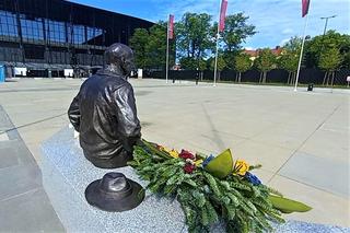 Legenda polskiej piłki nożnej doczekała się pomnika. Tak wygląda rzeźba Floriana Krygiera przed szczecińskim stadionem