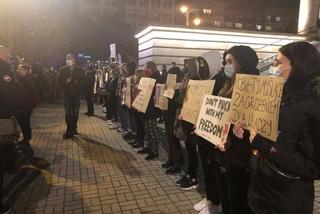 Protest kobiet w Katowicach. Policja użyła gazu. Było bardzo gorąco. Protestowało około 4 tysiące osób [ZDJĘCIA]