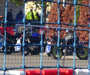 Wypadek motocyklisty podczas egzaminu na prawo jazdy. Służby interweniowały w WORD w Warszawie