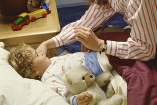 Gorączka u dziecka: czy ZAWSZE podawać LEKI PRZECIWGORĄCZKOWE?