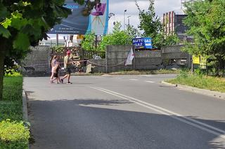 Przerażający wypadek w Chełmży. Motocyklista wjechał w betonowy płot