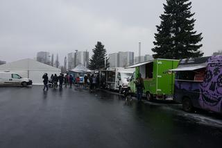 Pod Stadionem Śląskim trwa największy Zlot Food Trucków na Śląsku. To pierwsza impreza w tym roku [ZDJĘCIA, WIDEO]