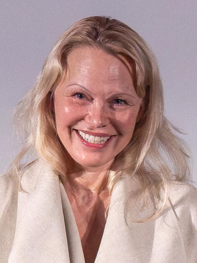 Pamela Anderson już tak nie wygląda. Gwiazda "Słonecznego patrolu" zaskoczyła metamorfozą
