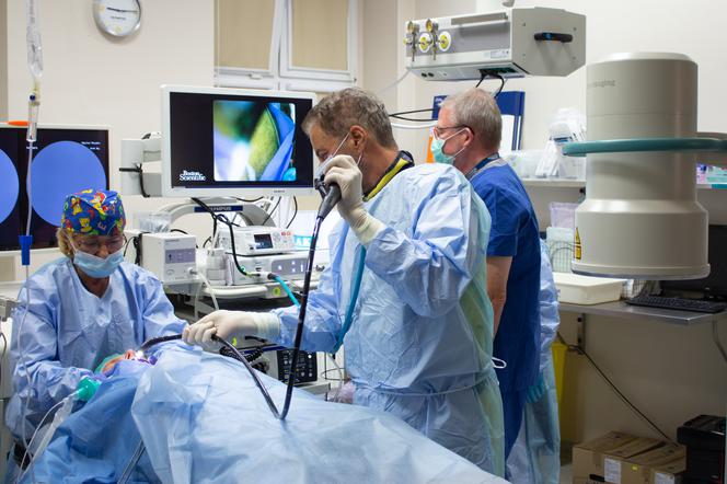Operacja z wykorzystaniem sterylnego endoskopu