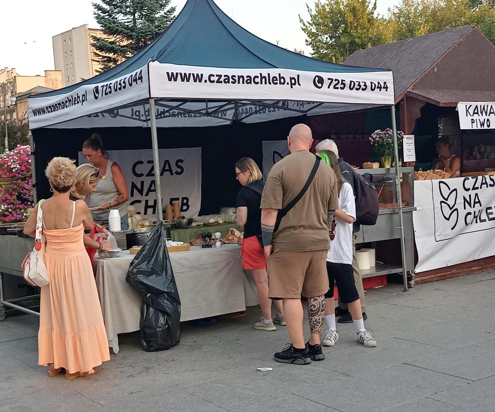 Radomskie wypieki w centrum miasta. Tłumy radomian odwiedzają Święto Chleba 